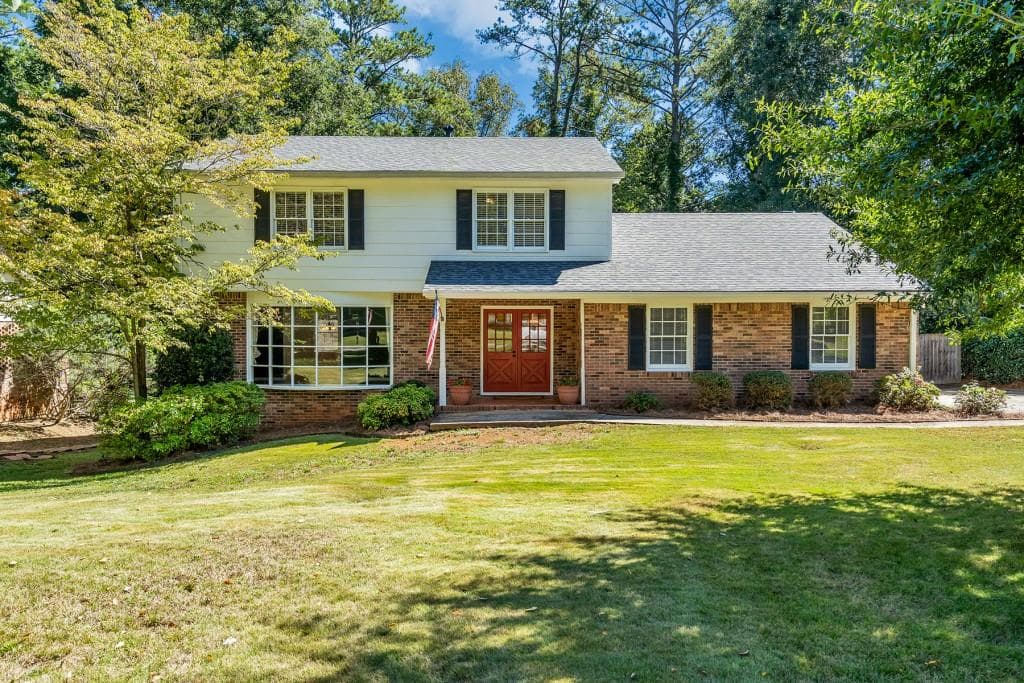 4 bedroom, 2,279 sq ft single family residence sold at 350 Jade Cove Drive, Roswell, GA 30075