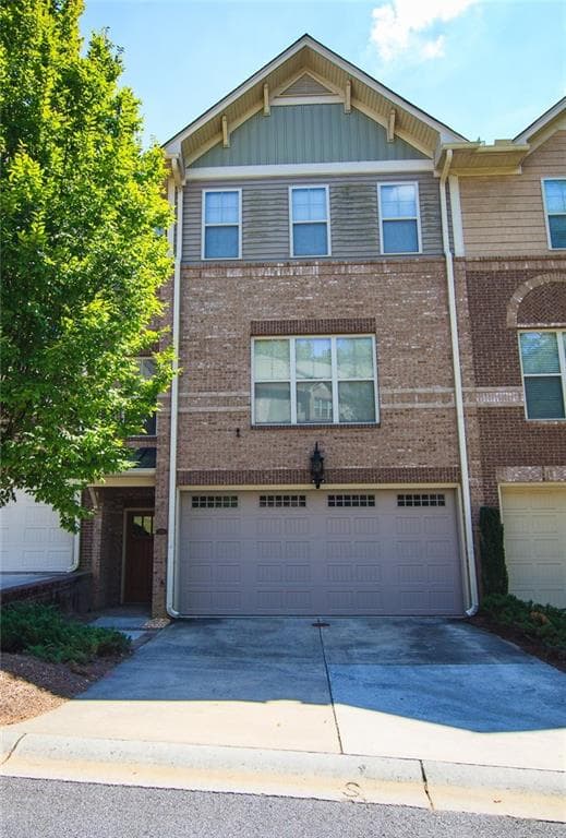 3 bedroom, 2,495 sq ft townhouse sold at 2485 Palladian Manor Way, Atlanta, GA 30339