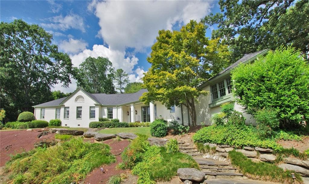 4 bedroom, 3,908 sq ft single family residence sold at 135 Little John Trail, Atlanta, GA 30309