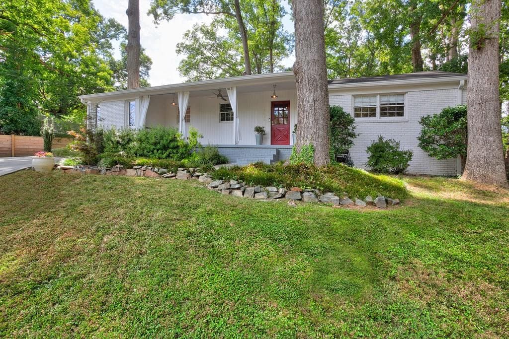 3 bedroom, 2,050 sq ft single family residence sold at 1499 Lively Ridge Road, Atlanta, GA 30329