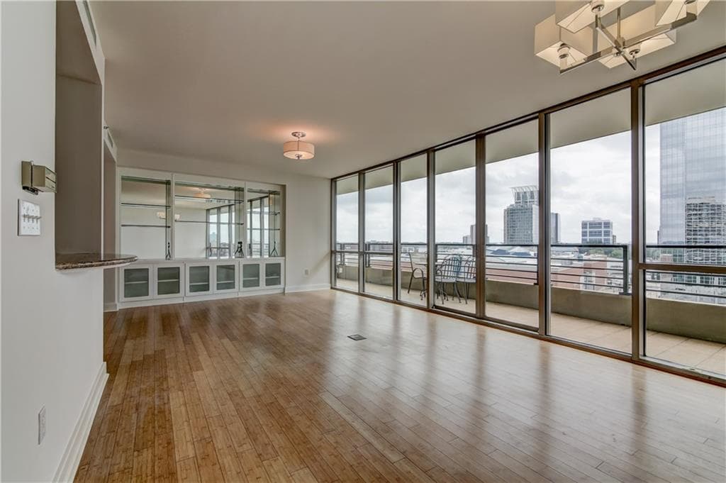 2 bedroom, 1,680 sq ft condominium sold at 700 Park Regency Place 1604, Atlanta, GA 30326