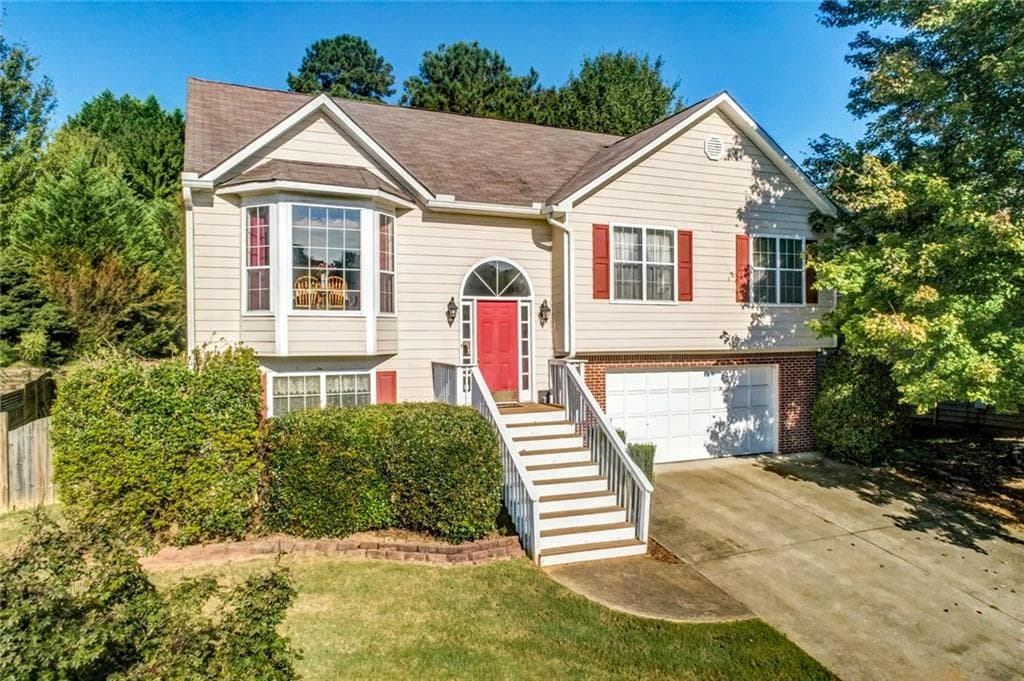 4 bedroom, 2,096 sq ft single family residence sold at 203 Chesapeake Lane, Woodstock, GA 30189