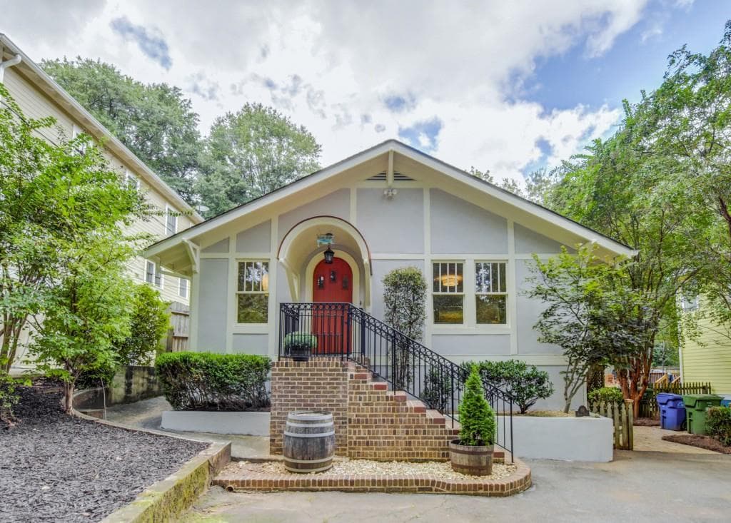 3 bedroom, 2,500 sq ft single family residence sold at 956 Mercer Street, Atlanta, GA 30316