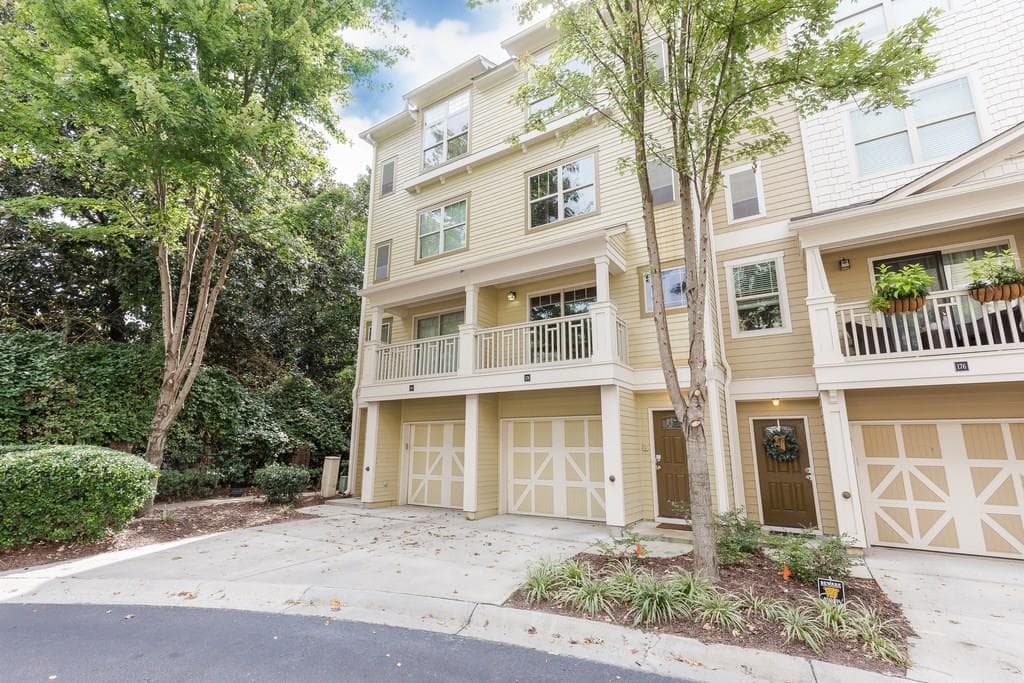 2 bedroom, 1,284 sq ft townhouse sold at 220 SEMEL Circle 178, Atlanta, GA 30309
