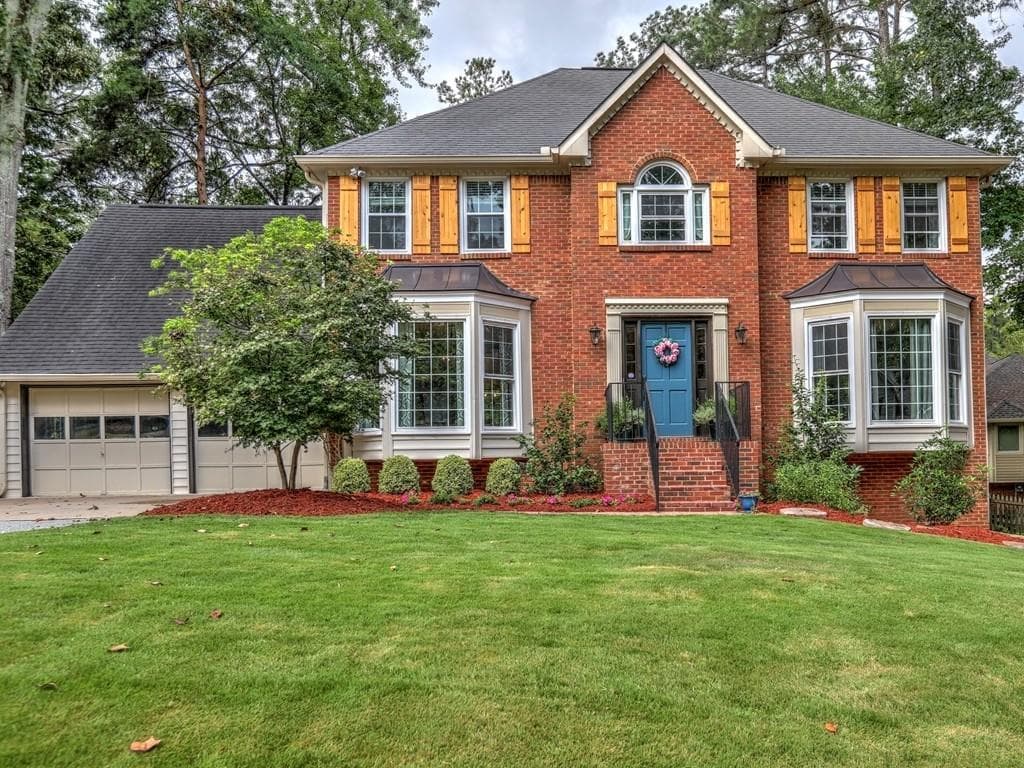 5 bedroom, 3,700 sq ft single family residence sold at 11780 Highland Colony Drive, Roswell, GA 30075