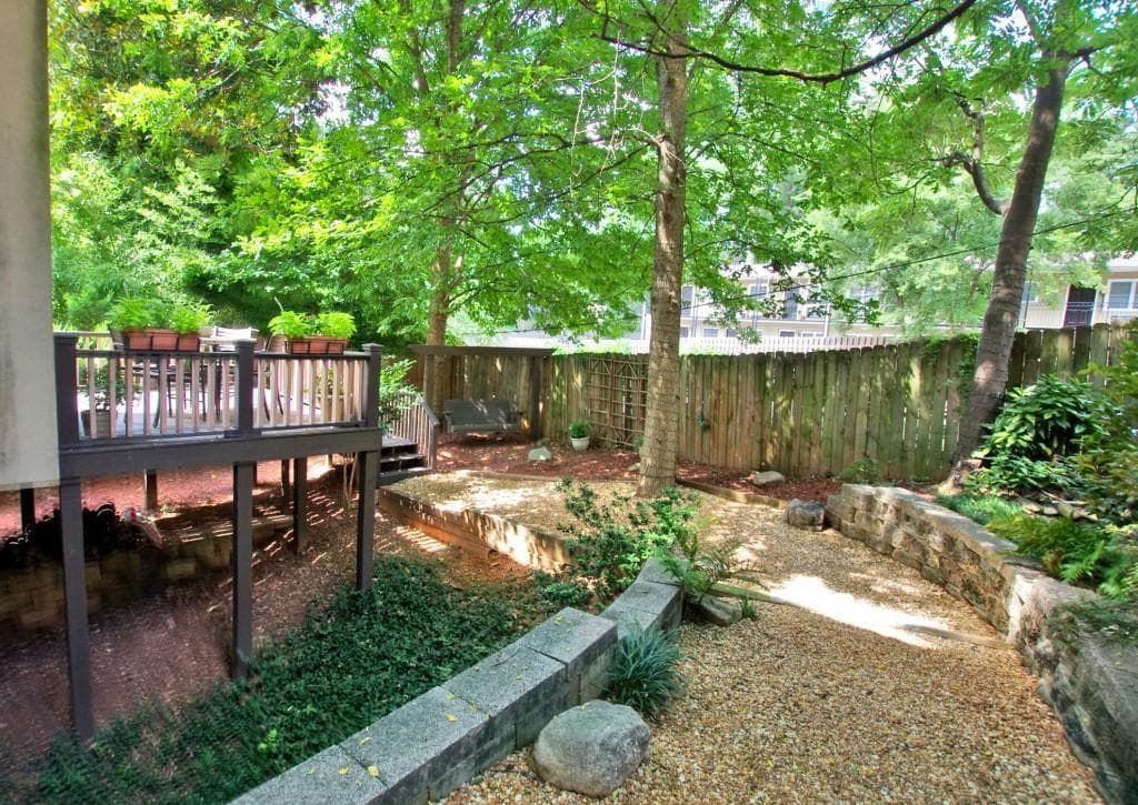 2 bedroom townhouse sold at 199 12th Street 11, Atlanta, GA 30309