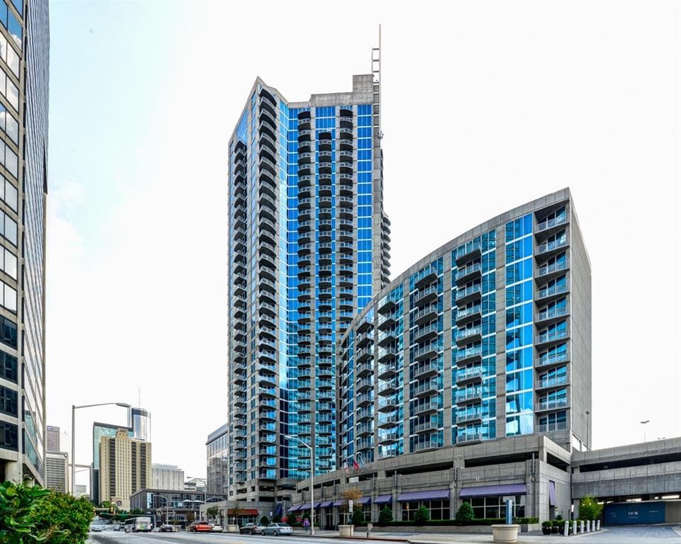 1 bedroom, 743 sq ft condominium sold at 400 W Peachtree Street 1003, Atlanta, GA 30308