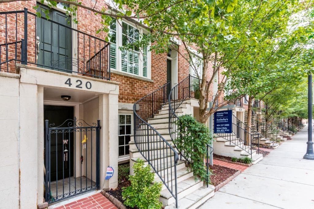 3 bedroom, 1,900 sq ft townhouse sold at 422 Bill Kennedy Way, Atlanta, GA 30316