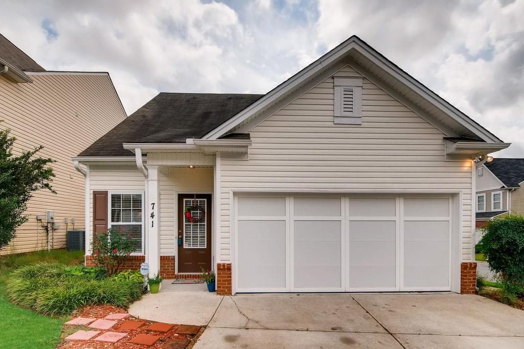 3 bedroom, 1,566 sq ft single family residence sold at 741 MOUNTAIN LAUREL Drive, Canton, GA 30114