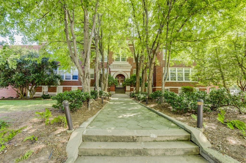 2 bedroom, 881 sq ft condominium sold at 1041 State Street 13, Atlanta, GA 30318