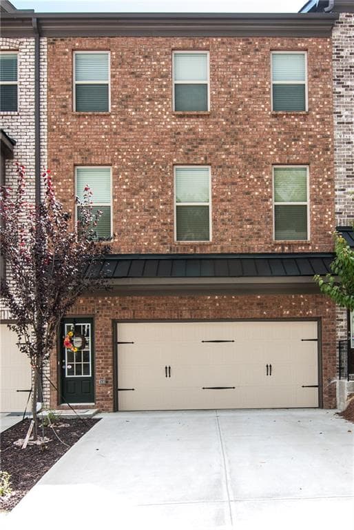 4 bedroom, 2,277 sq ft townhouse sold at 2811 Laurel Valley Trail, Buford, GA 30519