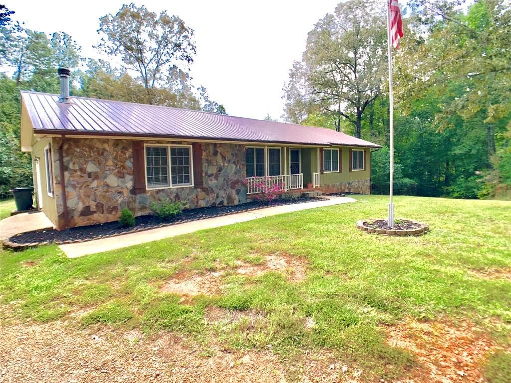 3 bedroom, 1,654 sq ft single family residence sold at 1191 Jenny's Cove Road, Cleveland, GA 30533
