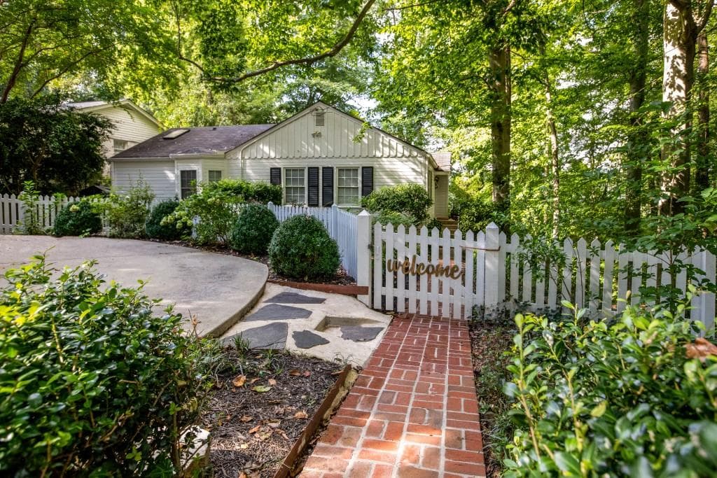 3 bedroom, 1,666 sq ft single family residence sold at 535 Overbrook Drive, Atlanta, GA 30318