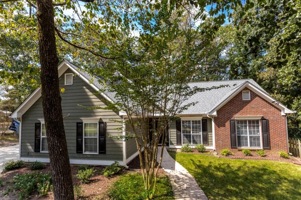 3 bedroom, 1,946 sq ft single family residence sold at 4220 Gables Place, Buford, GA 30519