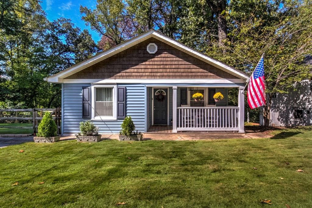 3 bedroom, 1,303 sq ft single family residence sold at 2635 Church Street, Atlanta, GA 30318