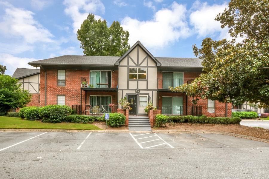 2 bedroom, 956 sq ft condominium sold at 6851 Roswell Road G7, Sandy Springs, GA 30328