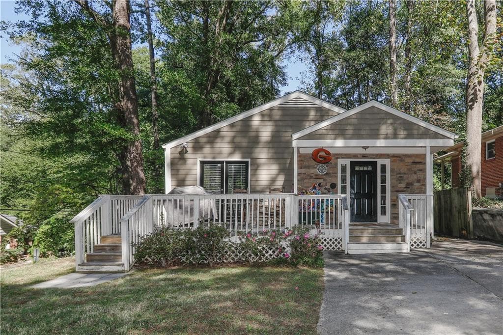 3 bedroom, 1,544 sq ft single family residence sold at 135 Lindbergh Drive, Atlanta, GA 30305