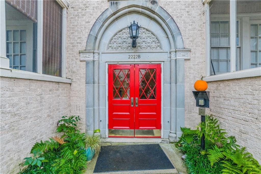 1 bedroom, 878 sq ft condominium sold at 2222 Peachtree Road B6, Atlanta, GA 30309