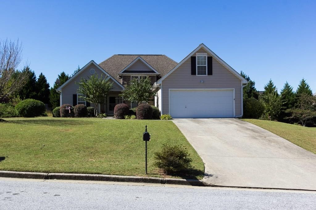 3 bedroom, 1,698 sq ft single family residence sold at 2505 HUNTINGTON Drive, Loganville, GA 30052