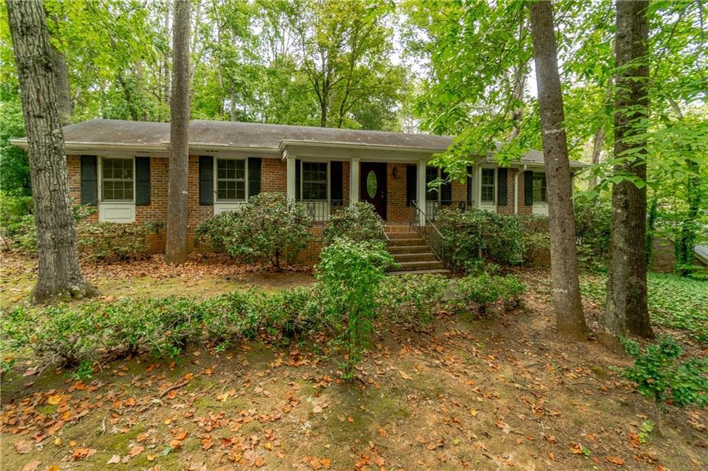 3 bedroom, 1,833 sq ft single family residence sold at 330 W Spalding Drive, Sandy Springs, GA 30328