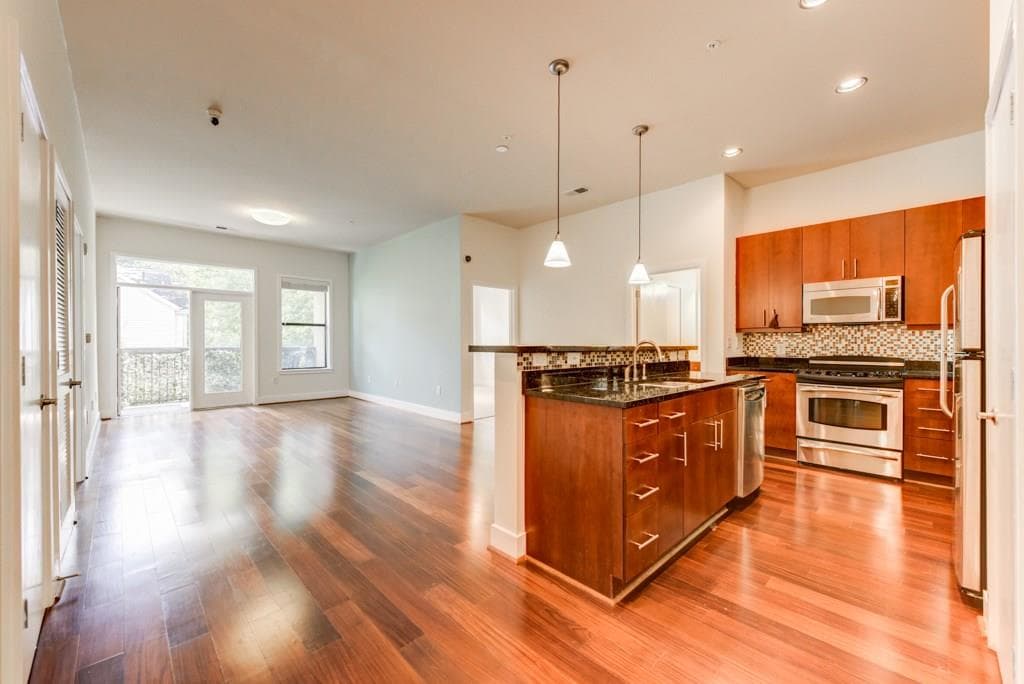 2 bedroom, 1,196 sq ft condominium sold at 425 Chapel Street 2108, Atlanta, GA 30313