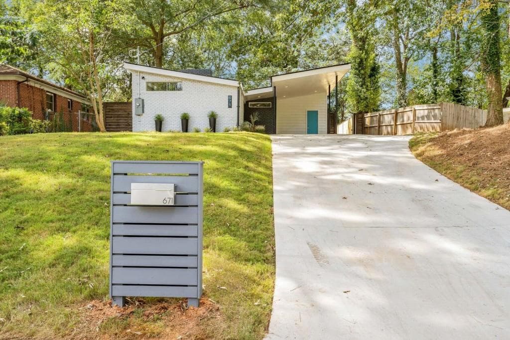 3 bedroom, 2,000 sq ft single family residence sold at 671 Clover Street, Atlanta, GA 30310