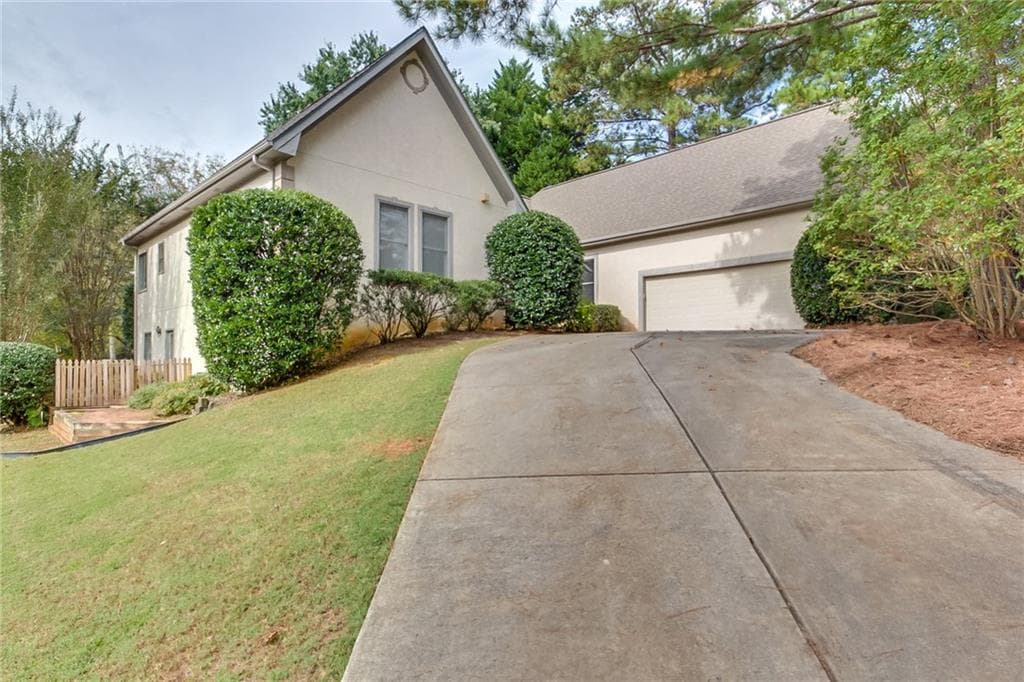 5320 Skidaway Drive, Alpharetta, GA 30022 — most recent listing photo