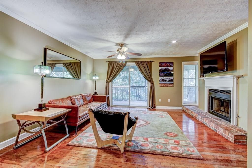2 bedroom, 1,341 sq ft condominium sold at 2901 Lenox Road 509, Atlanta, GA 30324
