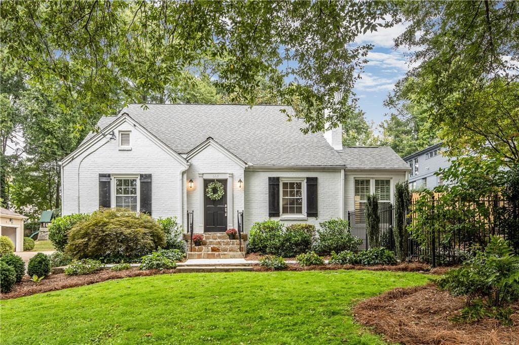 4 bedroom, 1,979 sq ft single family residence sold at 2922 N Hills Drive, Atlanta, GA 30305