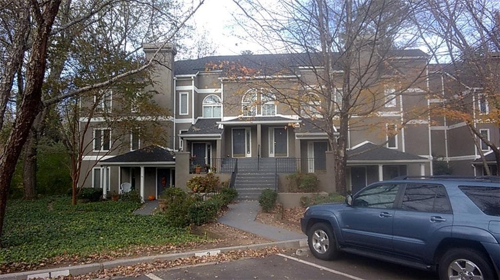 3 bedroom, 1,550 sq ft condominium sold at 2 Brittany Way, Atlanta, GA 30324