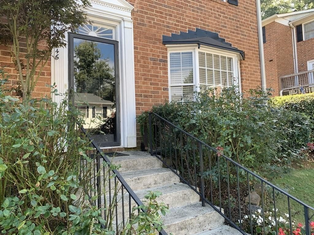 2 bedroom, 1,342 sq ft condominium sold at 6520 Roswell Road 46, Sandy Springs, GA 30328