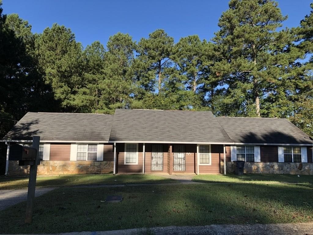 duplex sold at 8483 Pineland Drive, Jonesboro, GA 30238