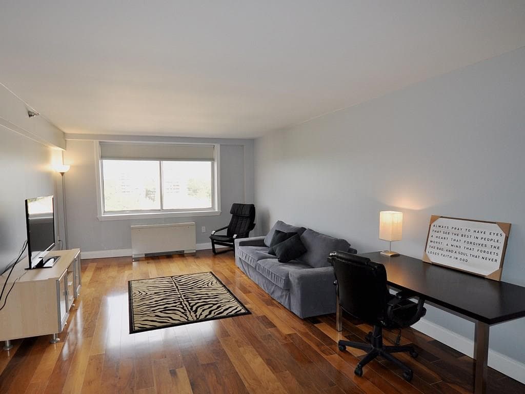 1 bedroom, 837 sq ft condominium sold at 2479 Peachtree Road 1204, Atlanta, GA 30305