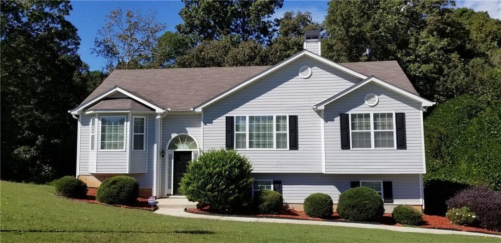 3 bedroom, 1,985 sq ft single family residence sold at 4659 Camelot Drive, Douglasville, GA 30135
