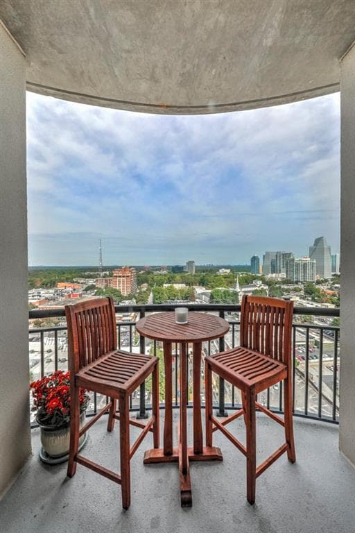 2 bedroom, 1,275 sq ft condominium sold at 325 E Paces Ferry Road 2101, Atlanta, GA 30305