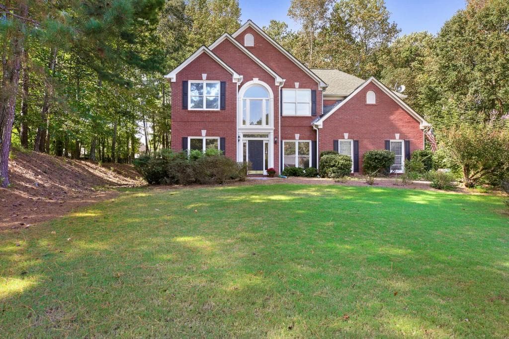 4 bedroom, 2,678 sq ft single family residence sold at 6625 Eagle Point, Suwanee, GA 30024