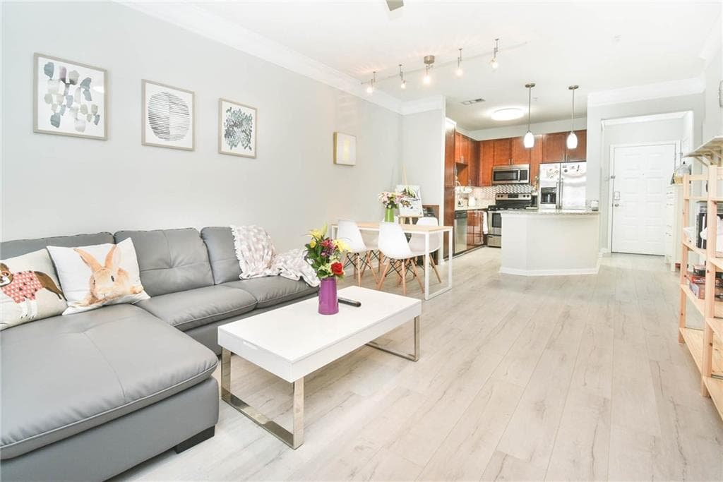 1 bedroom, 750 sq ft condominium sold at 400 17th Street 1353, Atlanta, GA 30363