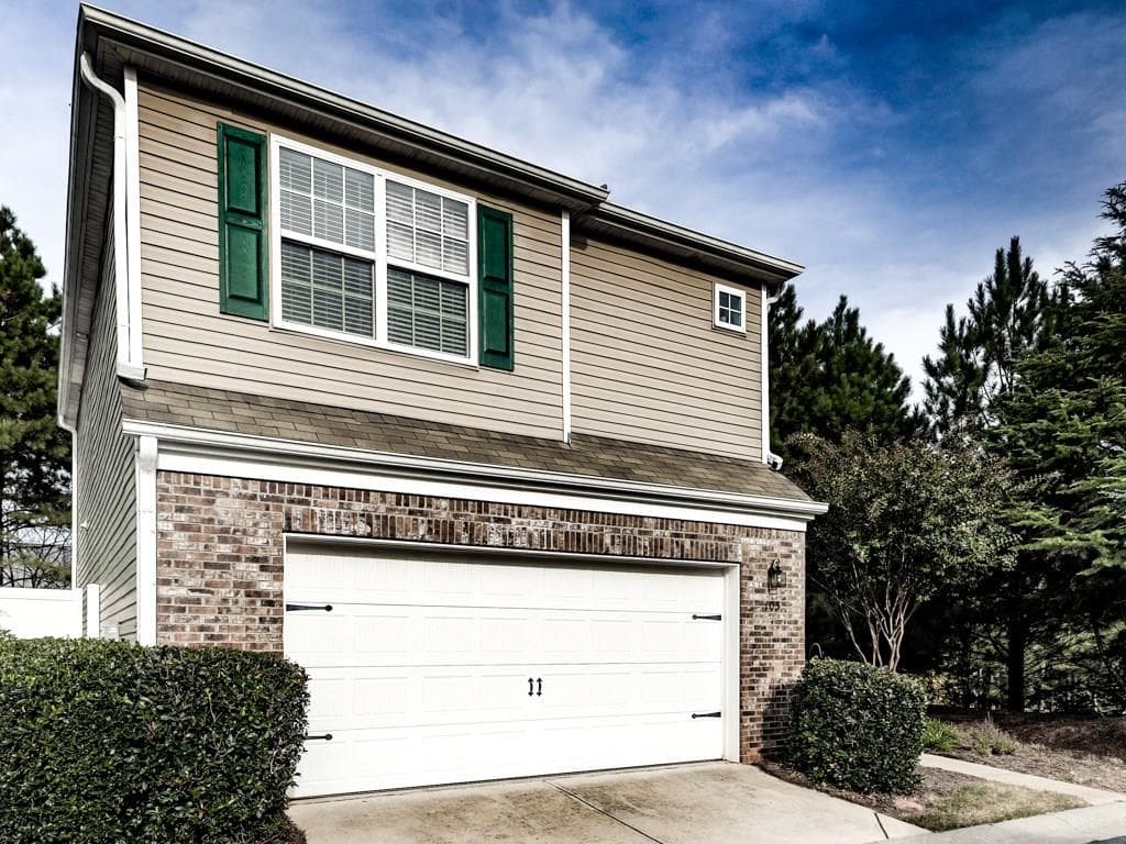 3 bedroom, 1,289 sq ft single family residence sold at 105 Swanee Lane, Woodstock, GA 30188