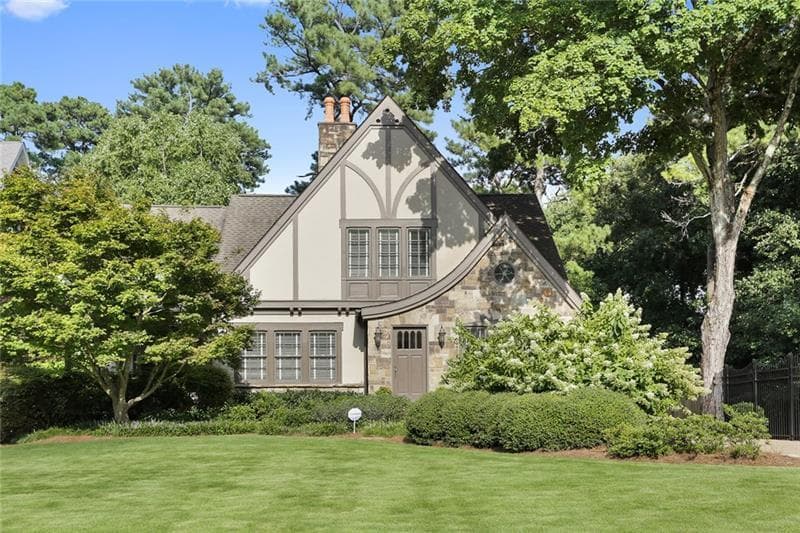 3 bedroom, 2,460 sq ft single family residence sold at 3147 Peachtree Drive, Atlanta, GA 30305