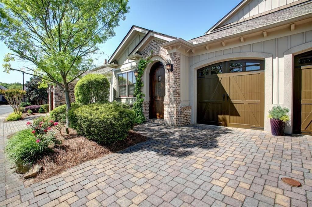 4 bedroom, 2,360 sq ft single family residence sold at 405 Falling Water Avenue, Woodstock, GA 30189