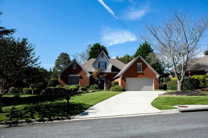 3 bedroom, 2,360 sq ft single family residence sold at 5470 Vicarage Walk, Alpharetta, GA 30005