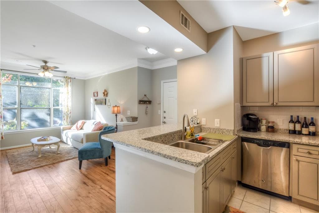 1 bedroom, 754 sq ft condominium sold at 955 Juniper Street 1317, Atlanta, GA 30309