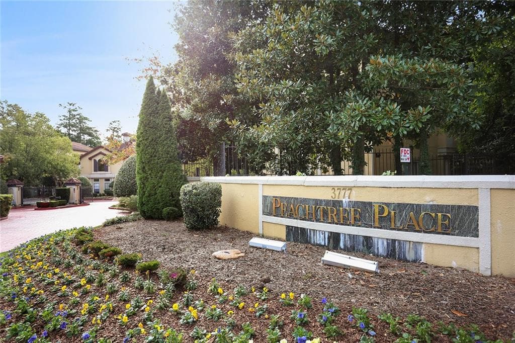 2 bedroom, 1,035 sq ft condominium sold at 3777 Peachtree Road 1011, Brookhaven, GA 30319