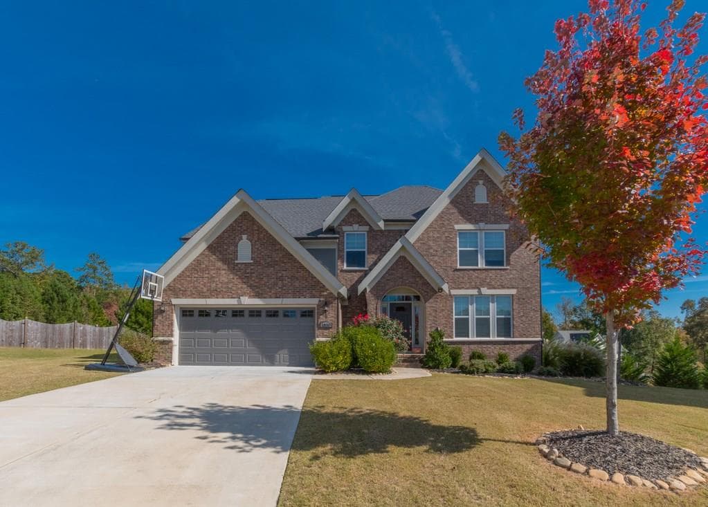 4 bedroom, 3,200 sq ft single family residence sold at 1850 KINGSBURY Drive, Cumming, GA 30040