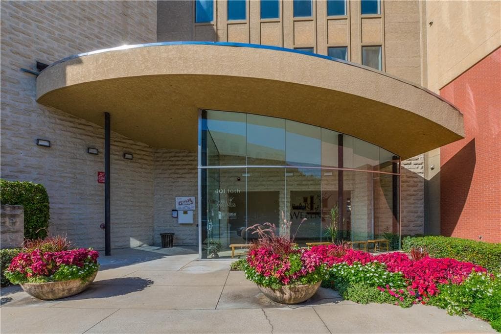 1 bedroom, 884 sq ft condominium sold at 400 17th Street 2302, Atlanta, GA 30363