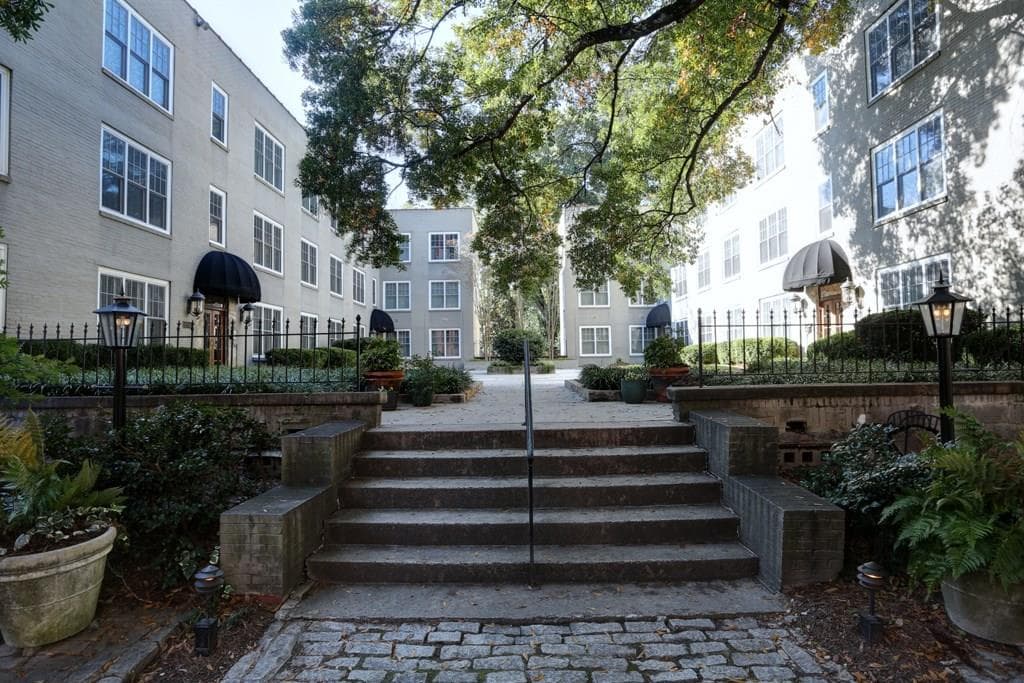 1 bedroom, 756 sq ft condominium sold at 30 NW COLLIER Road 7, Atlanta, GA 30309