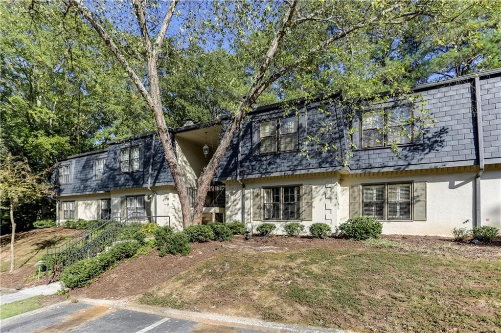 3 bedroom, 1,459 sq ft condominium sold at 18 Glenald Way, Atlanta, GA 30327