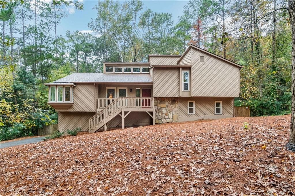 4 bedroom, 1,544 sq ft single family residence sold at 10860 Shagbark Trail, Roswell, GA 30075