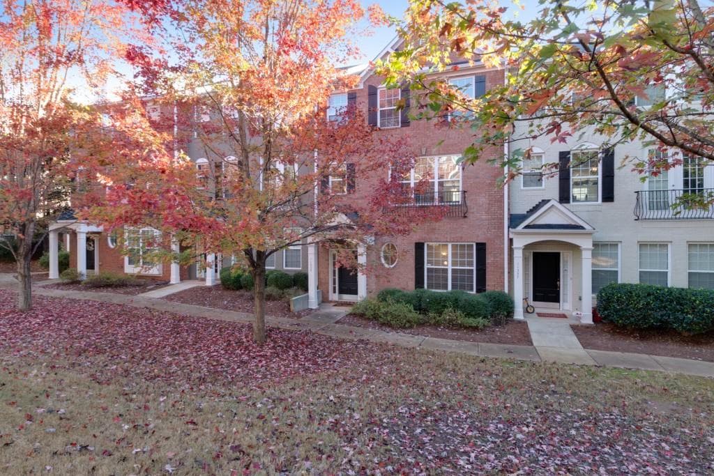 3 bedroom, 2,448 sq ft townhouse sold at 11335 Musette Circle, Alpharetta, GA 30009
