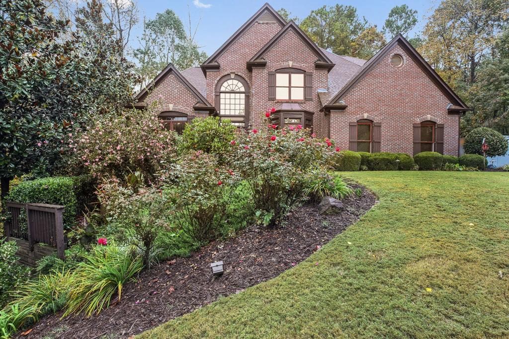 4 bedroom, 4,982 sq ft single family residence sold at 3745 Oakland Chase, Alpharetta, GA 30004